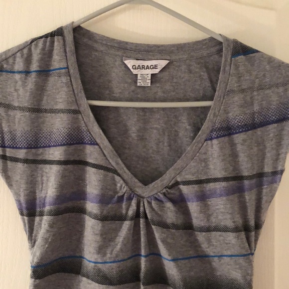 💥2/$25💥 Tshirt - Picture 2 of 3